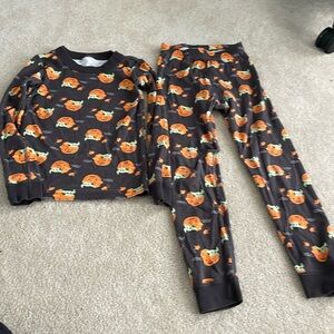 Hanna Anderson Halloween yoda pjs